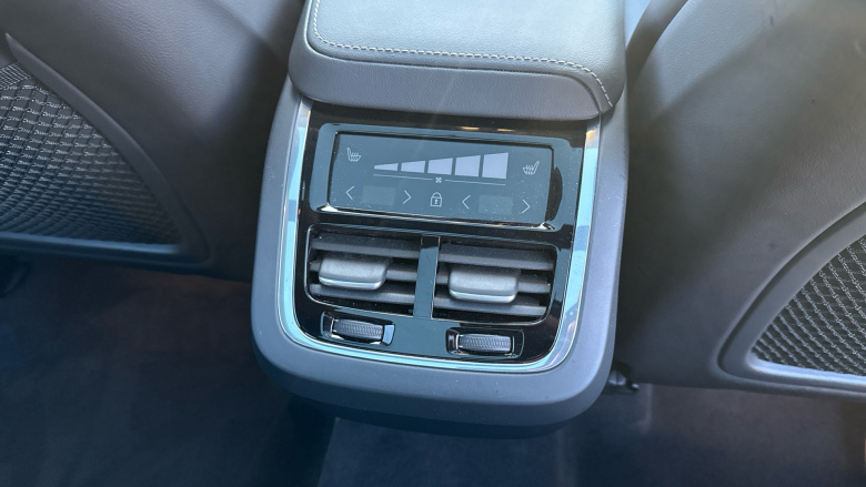 Volvo XC60 2.0 B5P Ultra Dark 5dr AWD Geartronic Petrol Estate